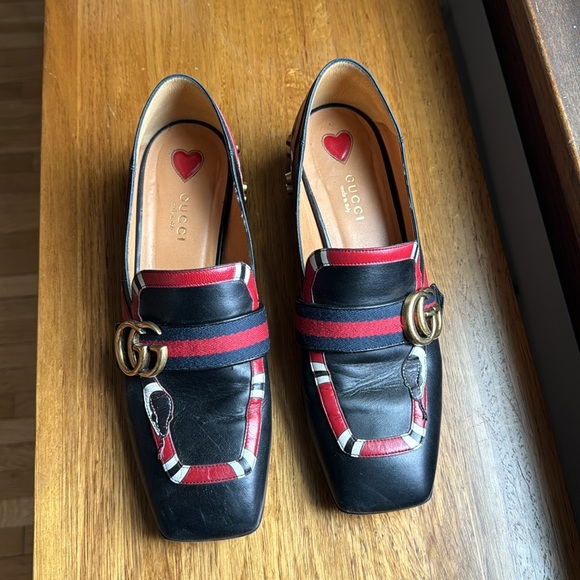 Gucci Yoko gold studded snake embellished loafers. Size 38. - Picture 4 of 12